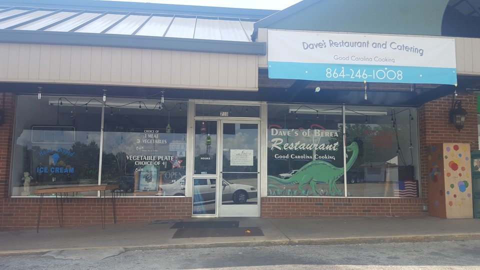 Front view of Dave's Restaurant